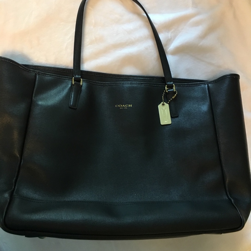 Good used condition extra large Coach tote